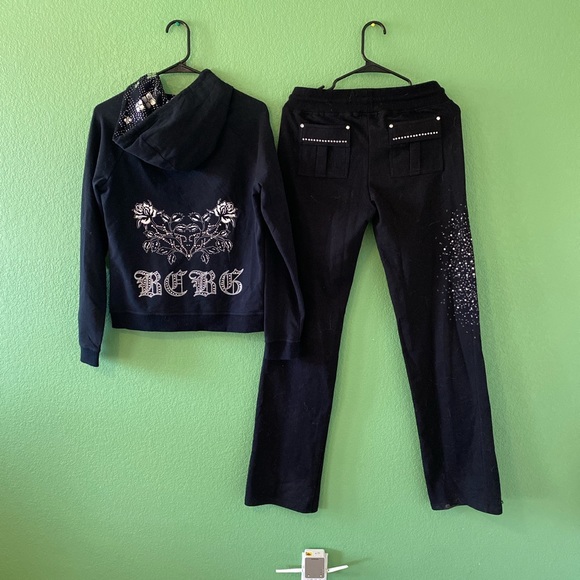 Two piece Woman’s track suit - Picture 5 of 5